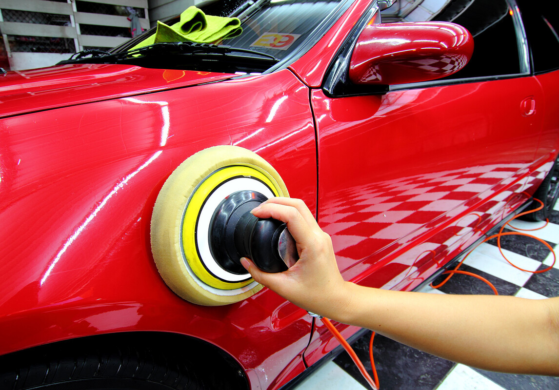 Lucidatura e trattamenti ceramici per auto